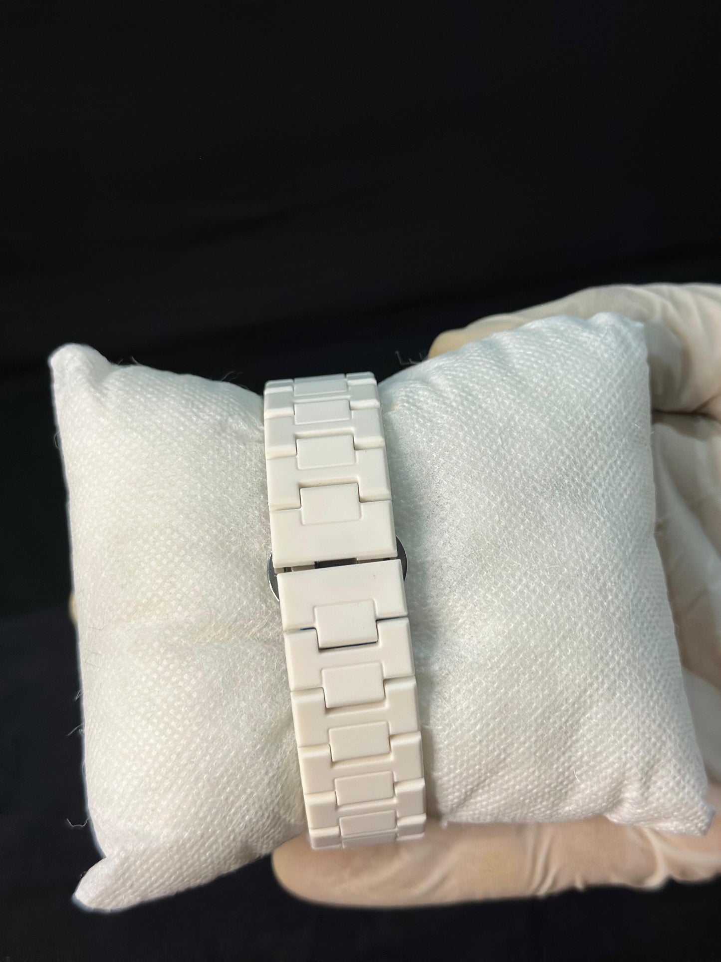 White Arabic Aura Watch
